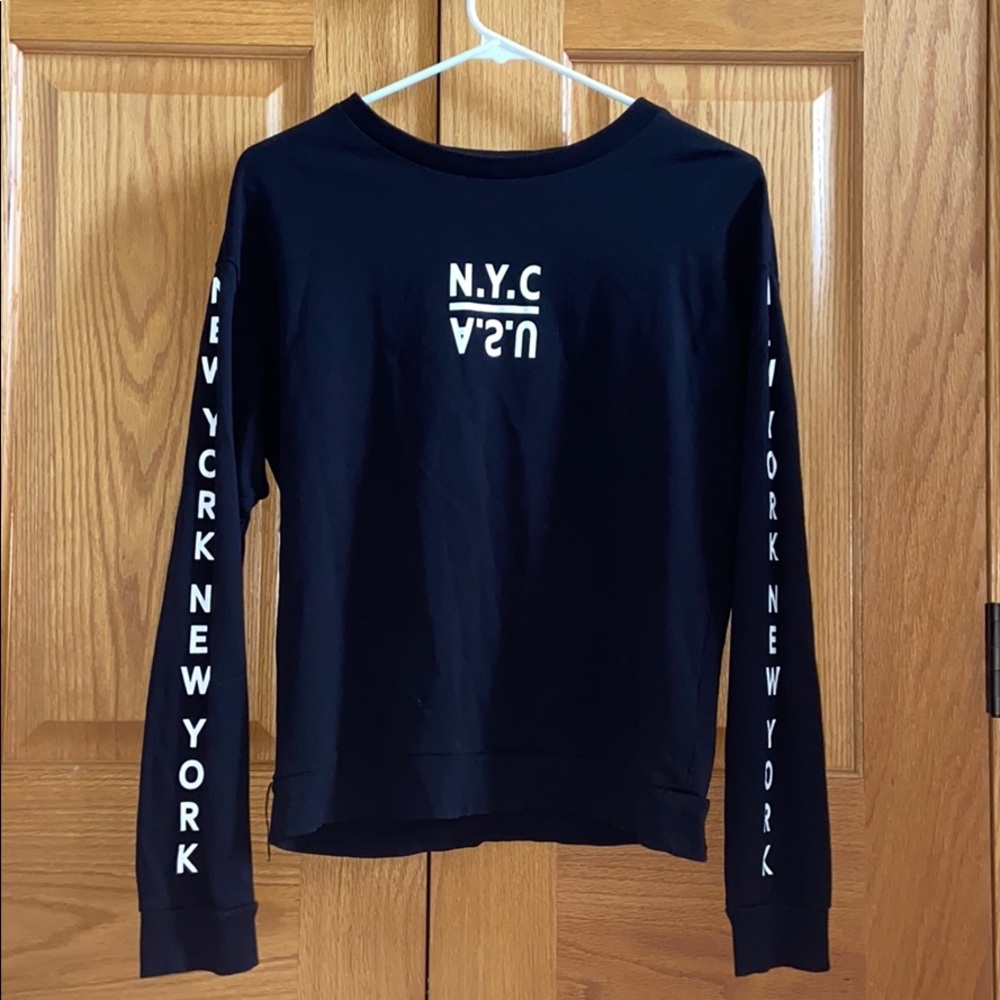 H&M N.Y.C BLACK LONG SLEEVE CREWNECK